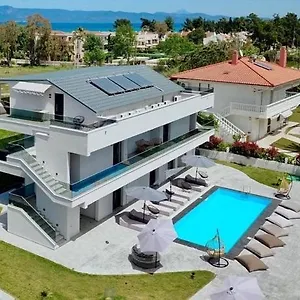 v-luxury-suites.hotelschalkidiki.net/